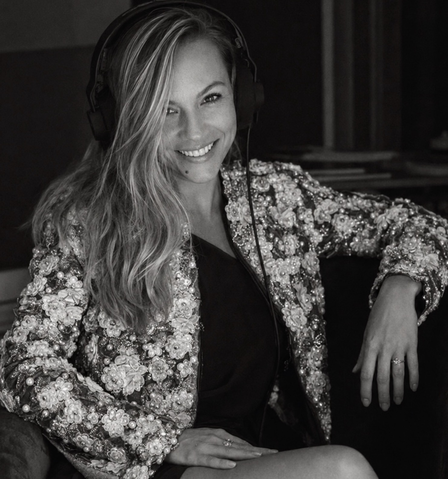 Kinga Sęktas working on lyrics